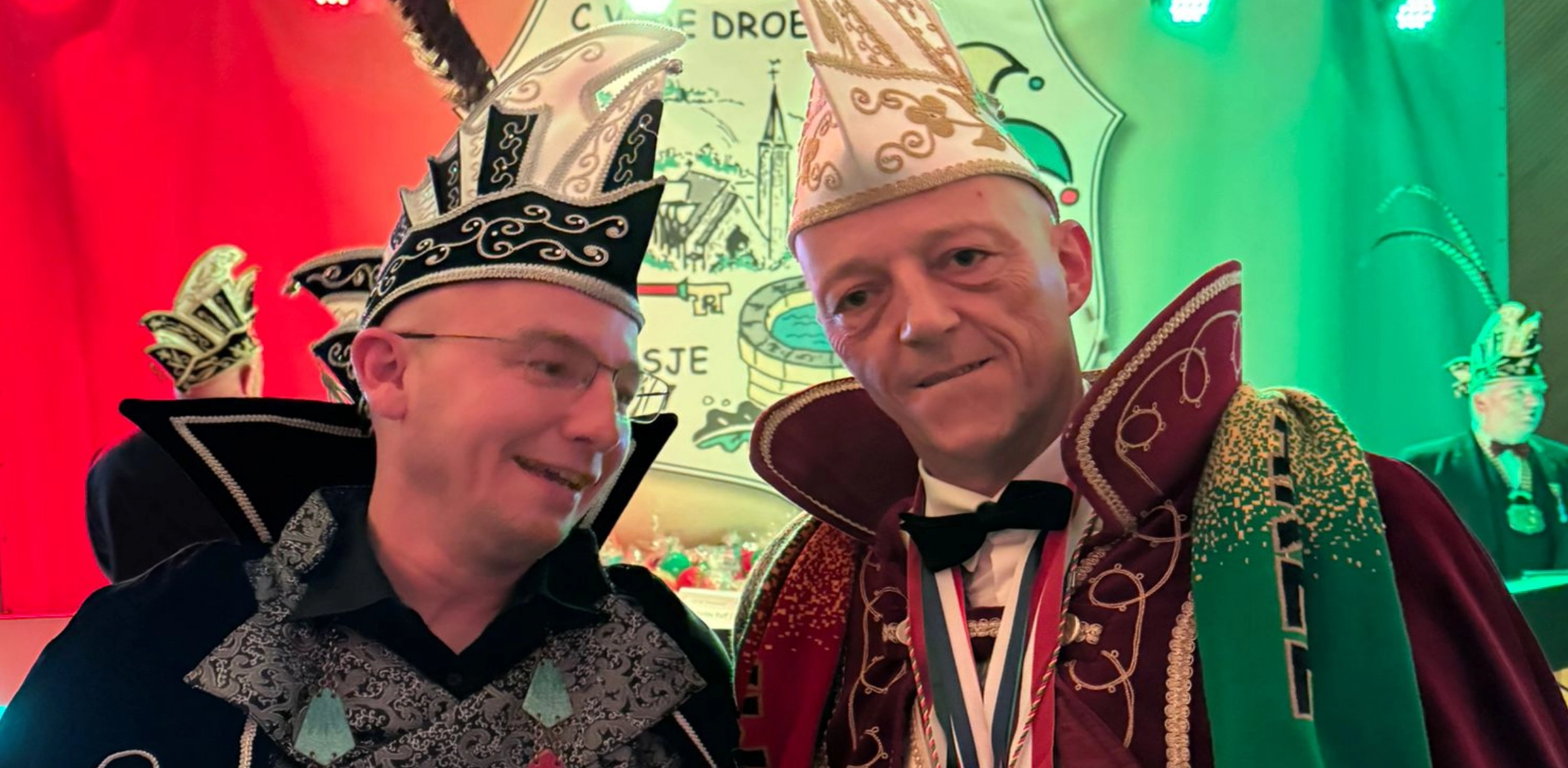 Cv de Schinöster bemachtigt de scepter van CV de Droepnaze